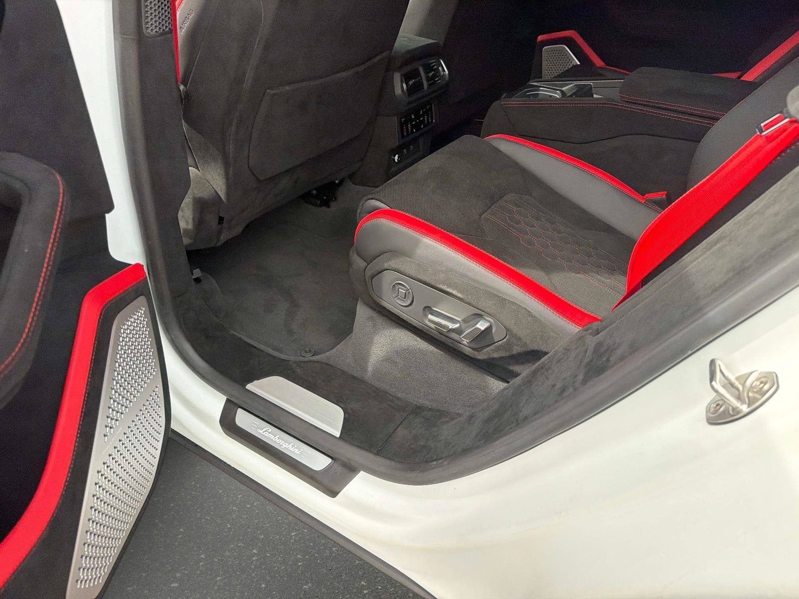 Used 2024 Lamborghini Urus Performante AWD/4WD image 14
