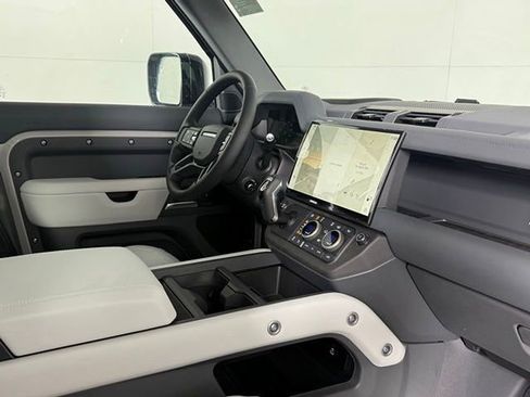 New 2026 Land Rover Defender 110 X-Dynamic SE image 19