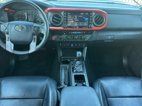 Used 2020 Toyota Tacoma TRD Sport w/ TRD Premium Sport Package AWD/4WD image 15