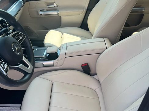 Used 2021 Mercedes-Benz GLB 250 4MATIC image 5