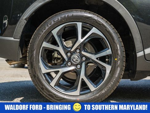 Used 2019 Toyota C-HR XLE FWD image 17