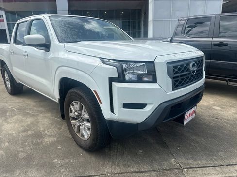 Used 2023 Nissan Frontier SV w/ Technology Package RWD image 2