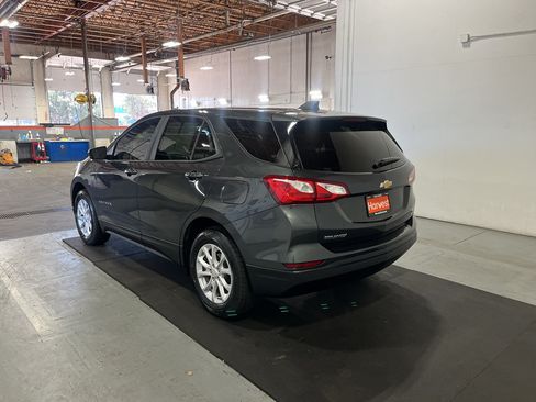 Used 2020 Chevrolet Equinox LS w/ LS Convenience Package AWD/4WD image 8