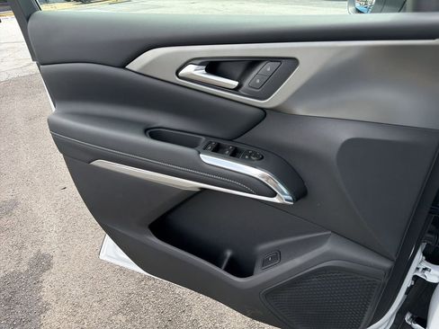 New 2026 Chevrolet Traverse LT w/ Sun and Wheel Package FWD image 13