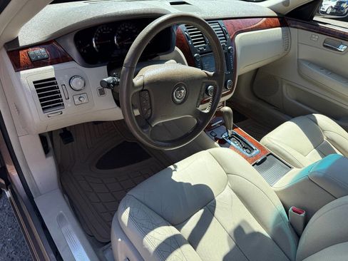 Used 2006 Cadillac DTS Luxury I w/ Sun And Sound Package image 13