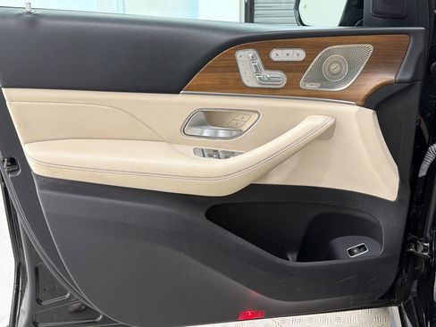 Used 2022 Mercedes-Benz GLS 450 4MATIC image 12