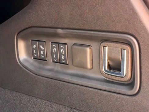 Used 2026 Cadillac Vistiq Platinum image 11