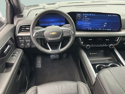 Used 2025 Chevrolet Tahoe Premier AWD/4WD image 12