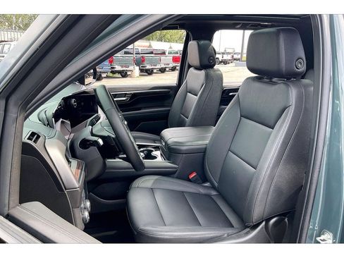 Used 2025 Chevrolet Tahoe Z71 w/ Comfort Package AWD/4WD image 27