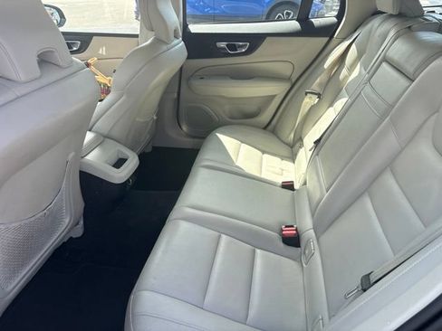 Used 2020 Volvo V60 T5 Momentum FWD image 11