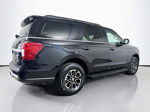 Used 2024 Ford Expedition XLT AWD/4WD image 7