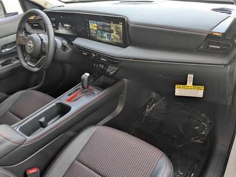 Used 2025 Nissan Kicks SR image 21