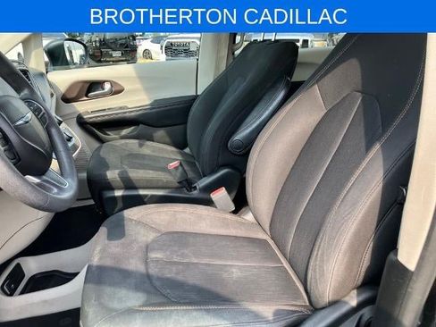 Used 2018 Chrysler Pacifica L FWD image 13