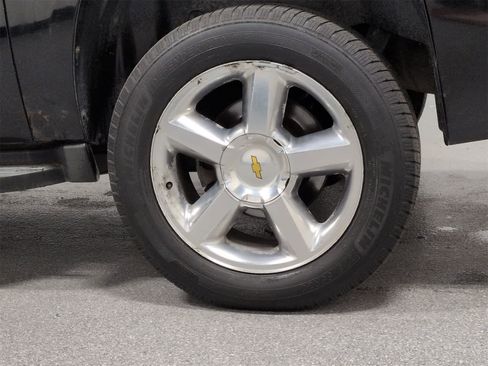 Used 2011 Chevrolet Suburban LT image 13