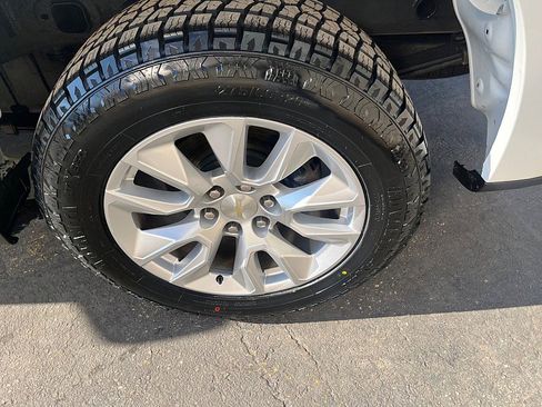 Used 2020 Chevrolet Silverado 1500 Custom w/ Custom Value Package image 12