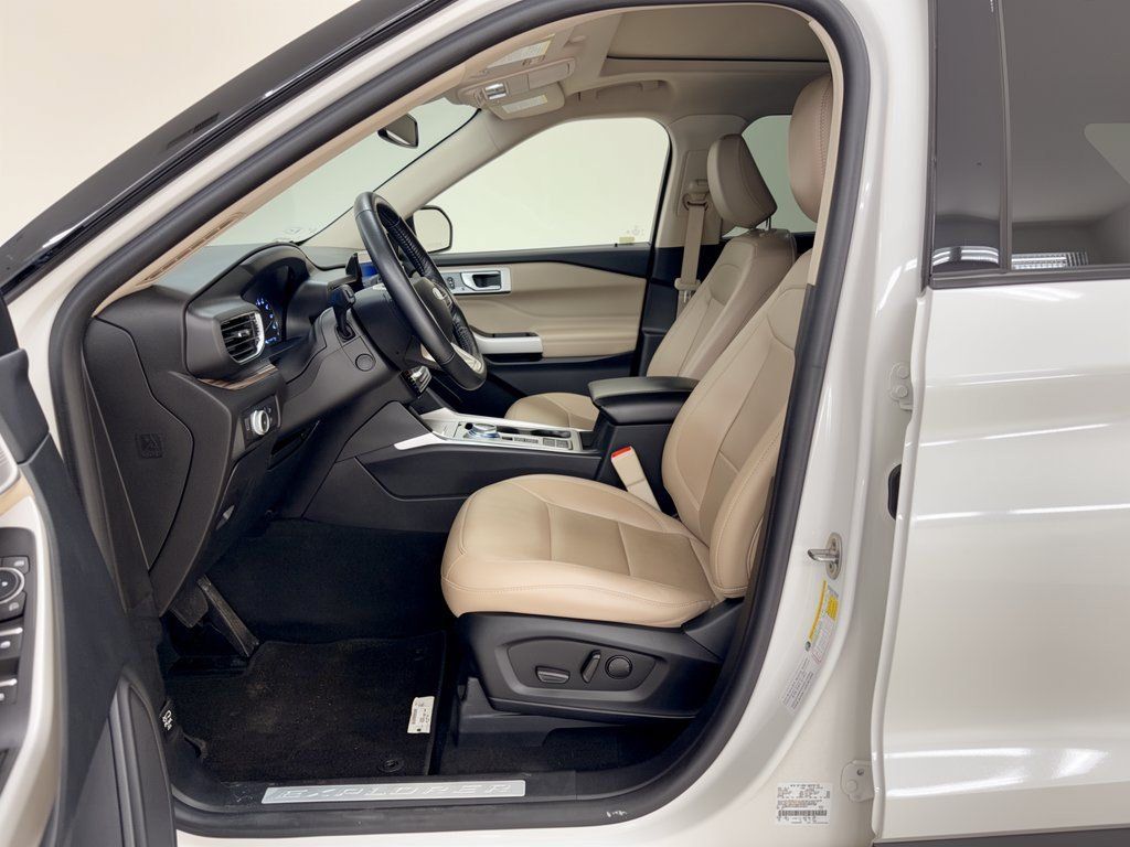 Used 2022 Ford Explorer Limited w/ Equipment Group 301A RWD image 5