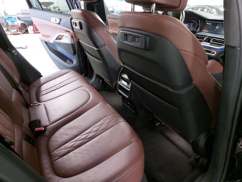 Used 2022 BMW X6 xDrive40i w/ M Sport Package image 11