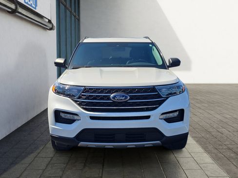 Used 2022 Ford Explorer XLT w/ Equipment Group 202A AWD/4WD image 8