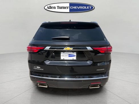 Used 2023 Chevrolet Traverse Premier FWD image 5