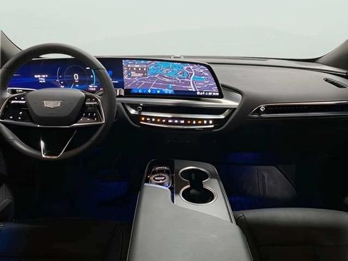 Used 2025 Cadillac Lyriq Luxury RWD image 13