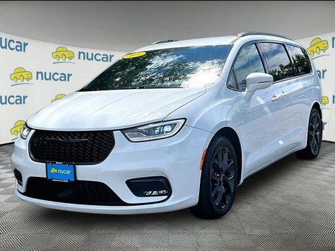 Used 2021 Chrysler Pacifica Touring-L w/ S Appearance Package FWD image 3