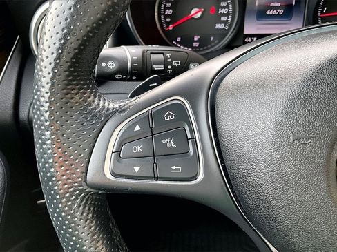 Used 2018 Mercedes-Benz GLC 300 4MATIC image 11