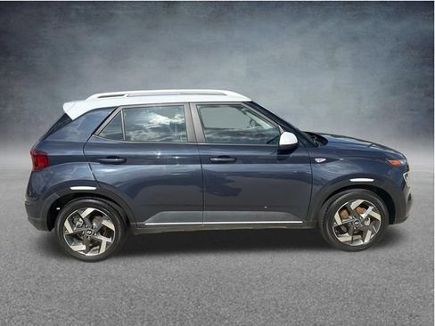 Used 2024 Hyundai Venue Limited FWD image 12