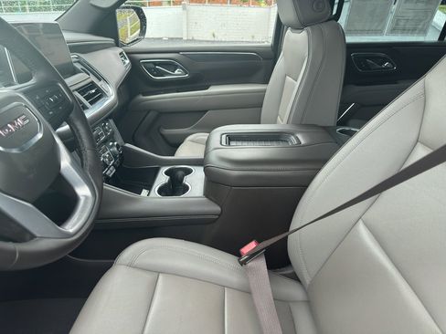 Used 2023 GMC Yukon SLT w/ SLT Luxury Package RWD image 8