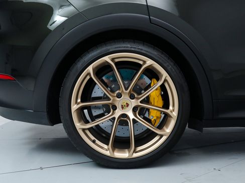 Used 2022 Porsche Cayenne Turbo GT image 39