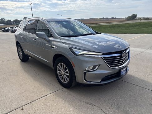 Used 2024 Buick Enclave Premium image 4