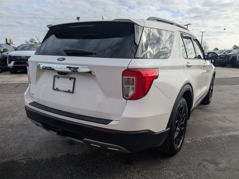 Used 2022 Ford Explorer XLT w/ Equipment Group 202A image 4