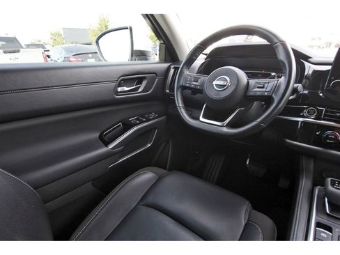 Used 2024 Nissan Pathfinder SL w/ SL Premium Package image 12