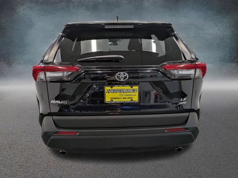 Used 2023 Toyota RAV4 LE AWD/4WD image 5