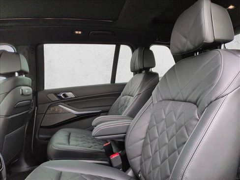 Used 2026 BMW X7 xDrive40i w/ M Sport Package AWD/4WD image 16