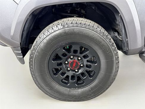 Certified 2022 Toyota Tacoma SR5 w/ Technology Package image 38