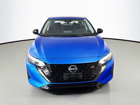 Used 2025 Nissan Sentra SR FWD image 2