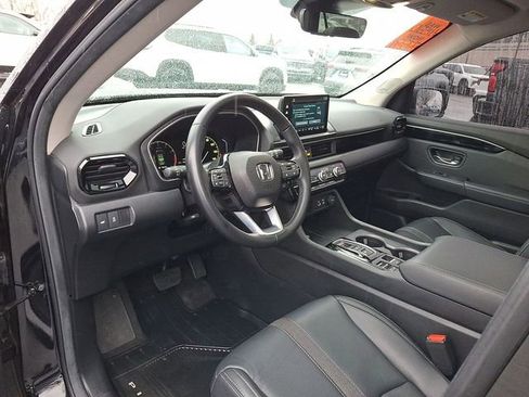 Used 2024 Honda Pilot Touring image 10