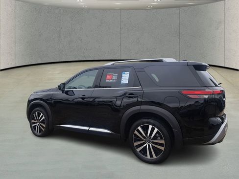 Used 2024 Nissan Pathfinder Platinum w/ Cargo Package image 7