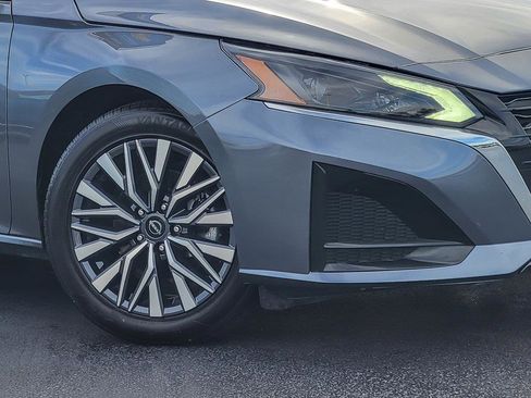 Used 2023 Nissan Altima 2.5 SV image 4