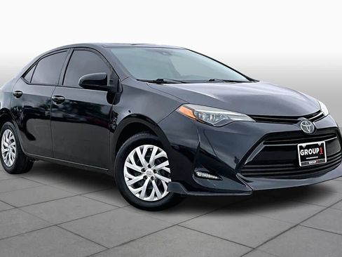 Used 2018 Toyota Corolla LE image 3