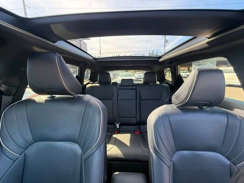 Used 2025 Toyota Crown Signia w/ Advanced Technology Package image 25