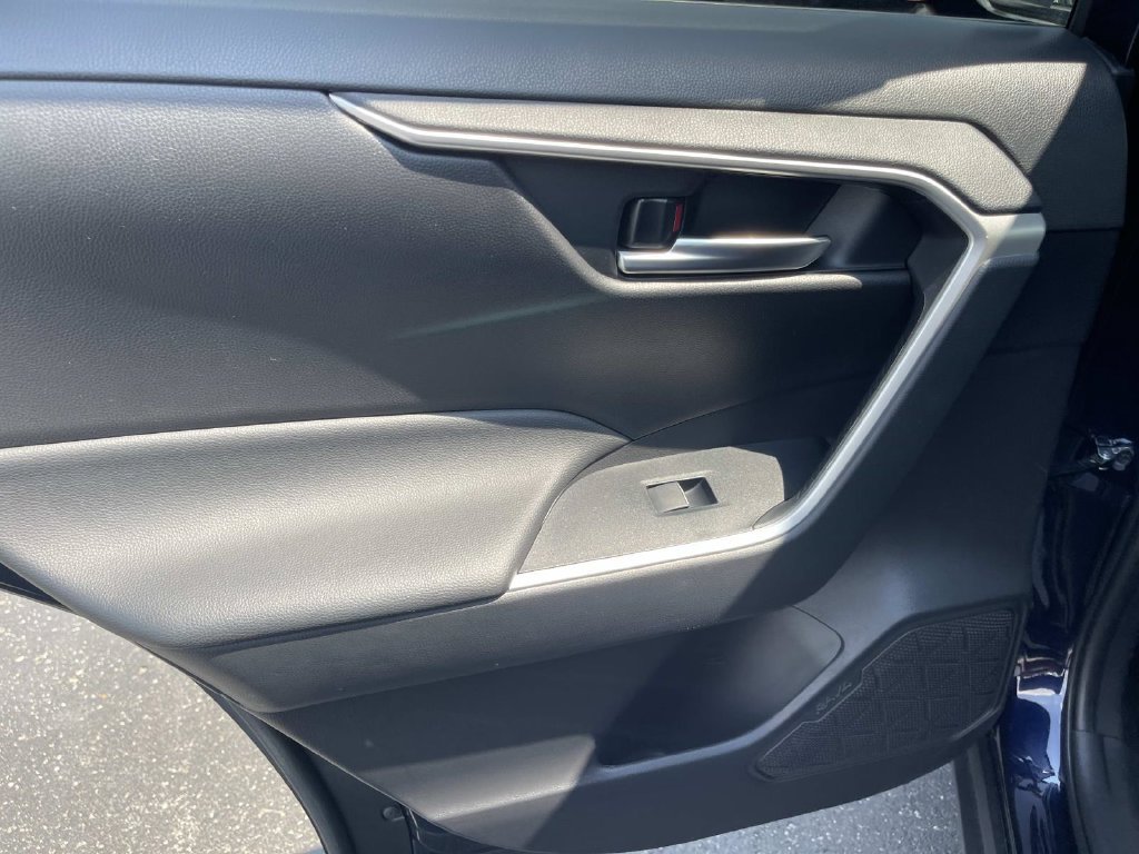 Used 2025 Toyota RAV4 XLE FWD image 19
