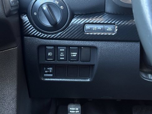 Used 2017 Nissan Titan SL AWD/4WD image 40