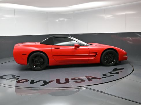 Used 2004 Chevrolet Corvette Convertible w/ Preferred Equipment Group RWD image 10