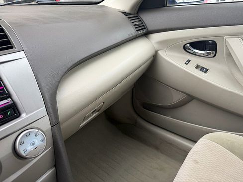 Used 2011 Toyota Camry image 14