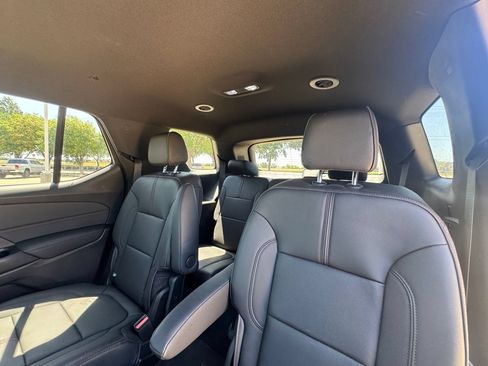 Used 2023 Chevrolet Traverse RS FWD image 7