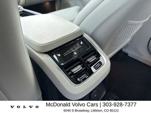 Used 2025 Volvo XC90 T8 Ultra w/ Lounge Package AWD/4WD image 16