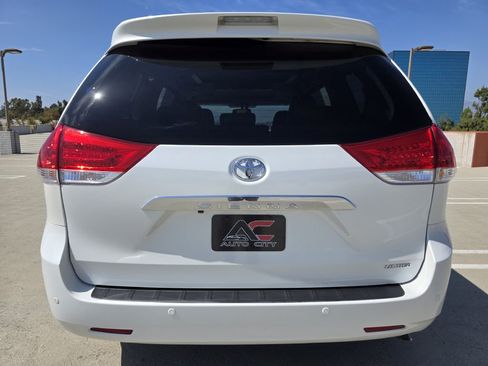 Used 2012 Toyota Sienna Limited w/ Premium Pkg FWD image 9