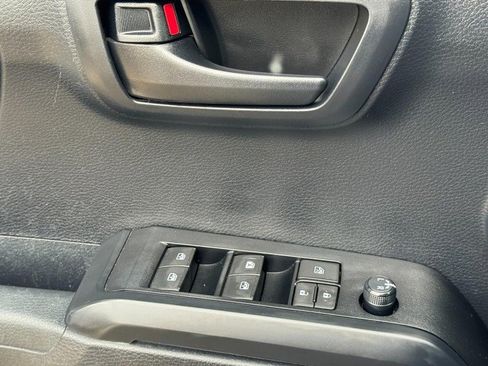 Used 2019 Toyota Tacoma SR image 21