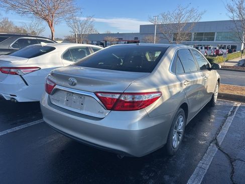 Used 2016 Toyota Camry LE image 5